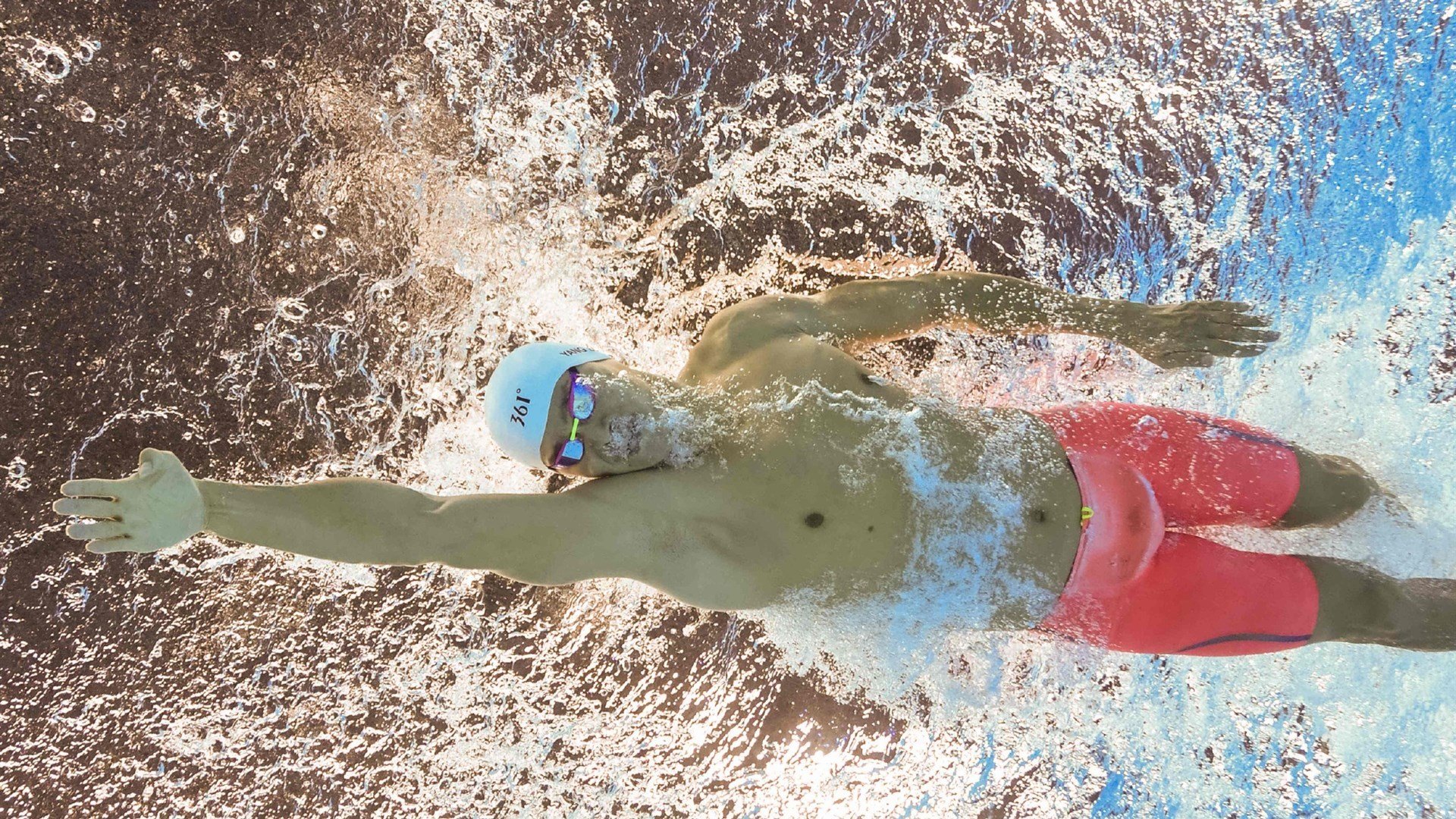 世界杯第二比赛日：英格兰大胜亮相 新星戴帽抢镜