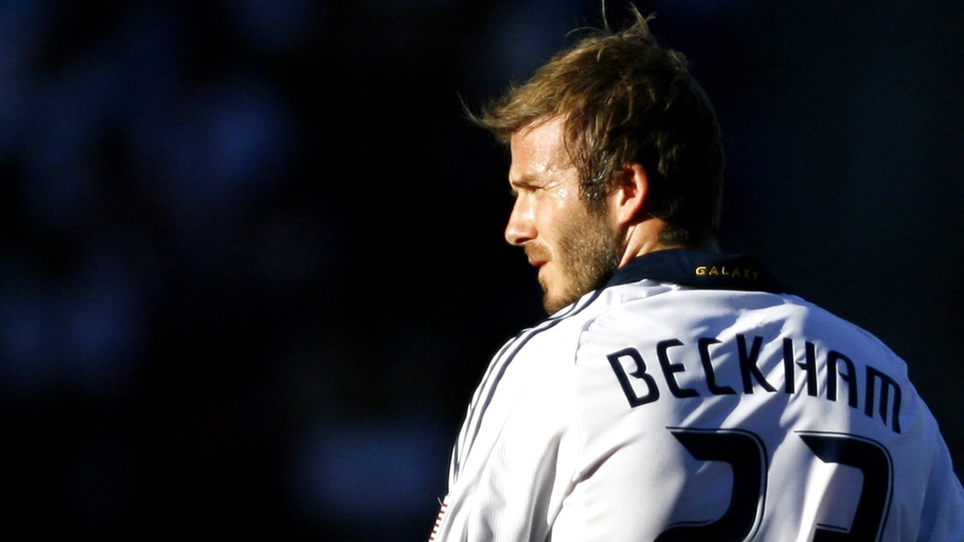 世界杯第二比赛日:英格兰大胜亮相 新星戴帽抢镜